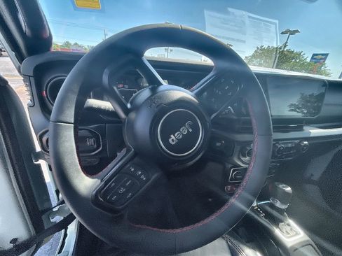 Used 2024 Jeep Wrangler Unlimited Rubicon w/ Convenience Group AWD/4WD image 11