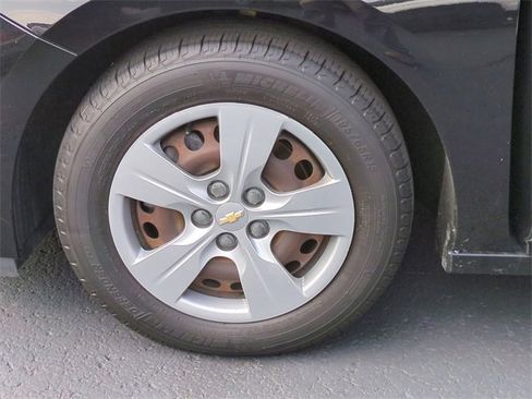 Certified 2018 Chevrolet Cruze LS image 30