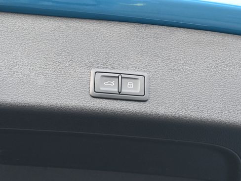 Used 2019 Audi e-tron Premium Plus image 40