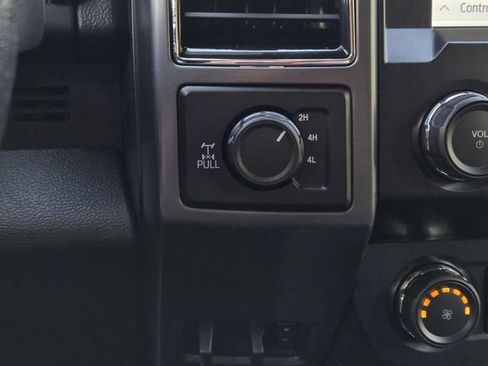 Used 2020 Ford F150 XLT w/ Equipment Group 302A Luxury AWD/4WD image 32