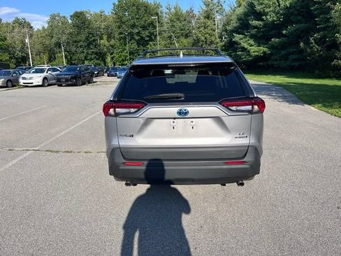 Used 2021 Toyota RAV4 LE AWD/4WD image 4