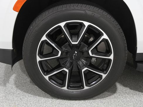 Certified 2023 Chevrolet Suburban RST w/ Sport Performance Package image 25