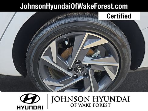 Certified 2025 Hyundai Elantra SEL image 39
