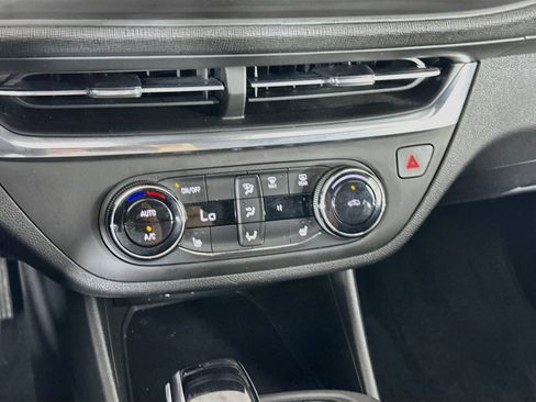 Used 2024 Buick Envista Preferred w/ Convenience I Package FWD image 23