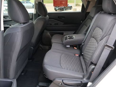 Certified 2024 Nissan Pathfinder SV FWD image 14