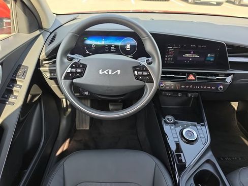 Certified 2024 Kia Niro Wind FWD image 9