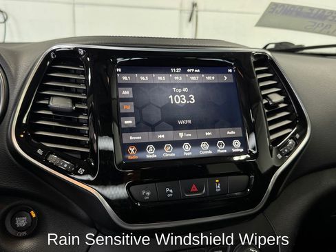 Used 2019 Jeep Cherokee Limited w/ Luxury Group AWD/4WD image 19