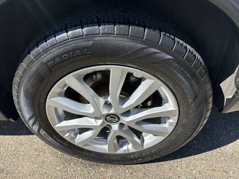 Used 2019 Nissan Rogue SV FWD image 28
