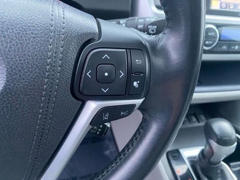 Used 2018 Toyota Highlander XLE image 24