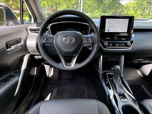 Used 2023 Toyota Corolla Cross XLE w/ Convenience Package FWD image 8