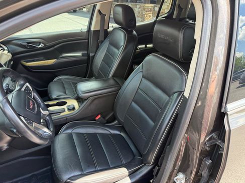 Used 2019 GMC Acadia Denali w/ Technology Package FWD image 11