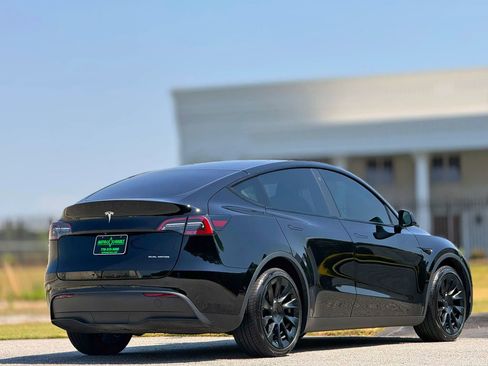 Used 2021 Tesla Model Y Long Range AWD/4WD image 12