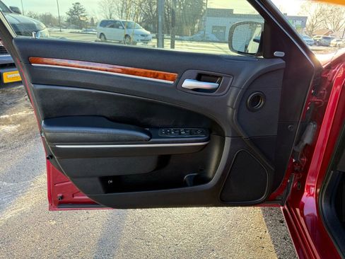 Used 2012 Chrysler 300 Limited image 9