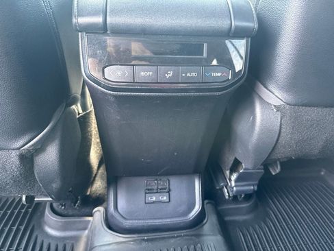 Used 2022 Toyota Highlander XSE AWD/4WD image 15