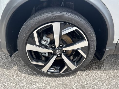 Used 2021 Nissan Rogue Sport SL FWD image 11