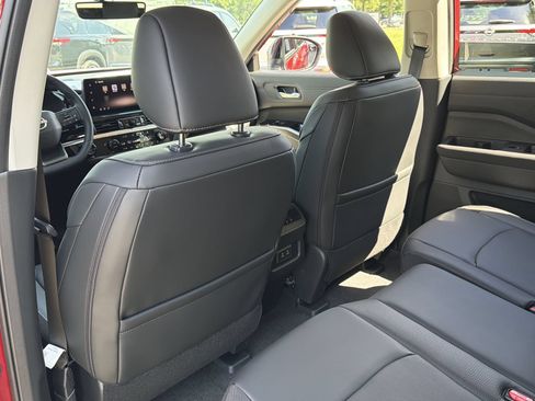 New 2026 Nissan Pathfinder SL FWD image 22