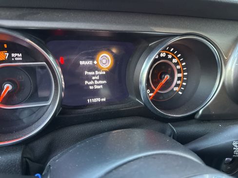 Used 2020 Jeep Wrangler Unlimited Sahara AWD/4WD image 4