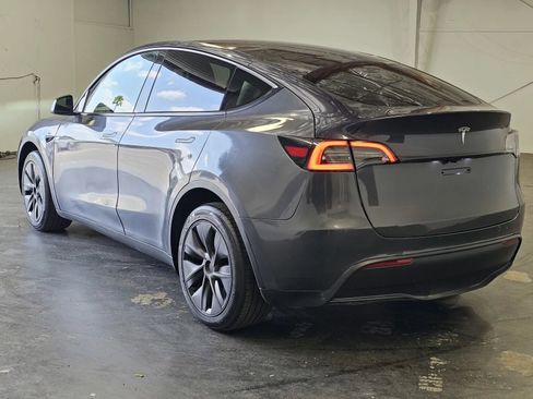 Used 2025 Tesla Model Y Long Range AWD/4WD image 2