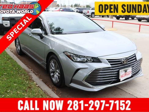 Used 2020 Toyota Avalon XLE w/ Carpet Mat Package image 1
