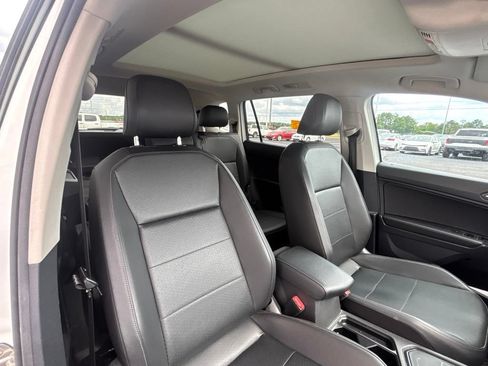 Used 2020 Volkswagen Tiguan SE FWD image 19