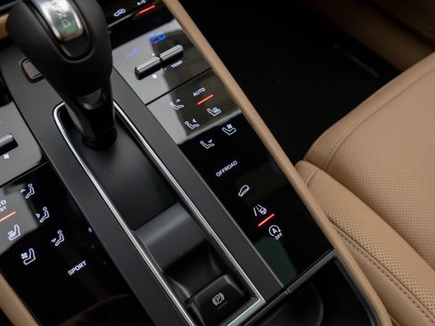 Certified 2026 Porsche Macan AWD/4WD image 24