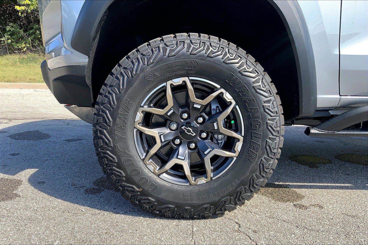New 2026 Chevrolet Colorado ZR2 w/ Technology Package AWD/4WD image 11