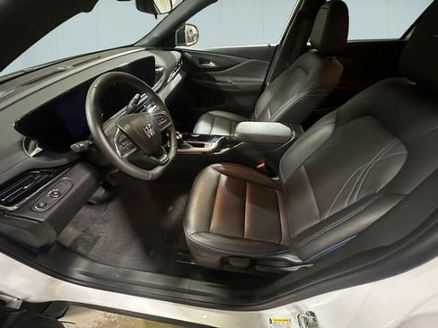 Used 2025 Buick Envista Sport Touring image 9