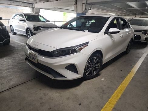 Certified 2024 Kia Forte LXS w/ LXS Technology Package FWD image 5