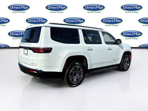 Used 2024 Jeep Wagoneer Series II w/ Flexible Seating Group RWD image 7