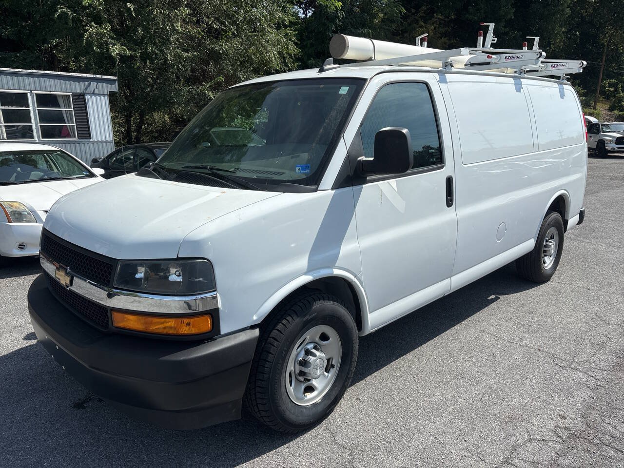 Used 2018 Chevrolet Express 2500 w/ Driver Convenience Package RWD image 2