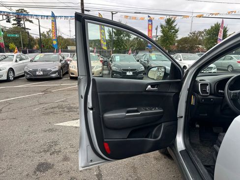 Used 2017 Kia Sportage LX image 11