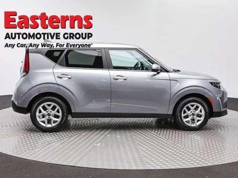 Used 2025 Kia Soul LX w/ LX Technology Package FWD image 4