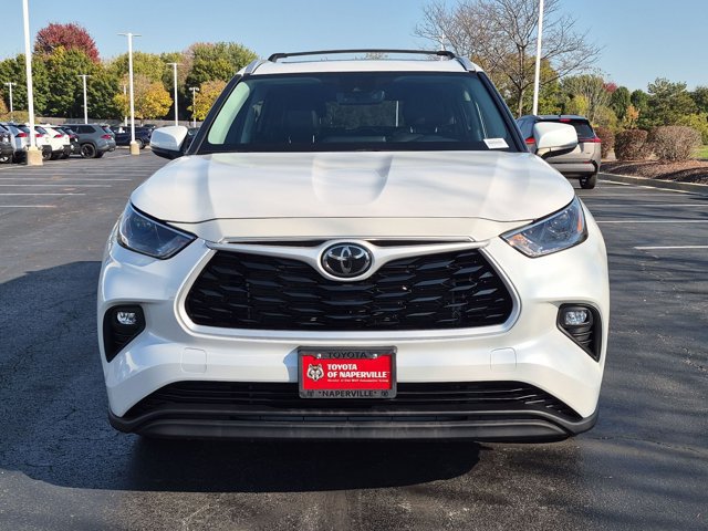 Used 2024 Toyota Highlander XLE AWD/4WD image 5