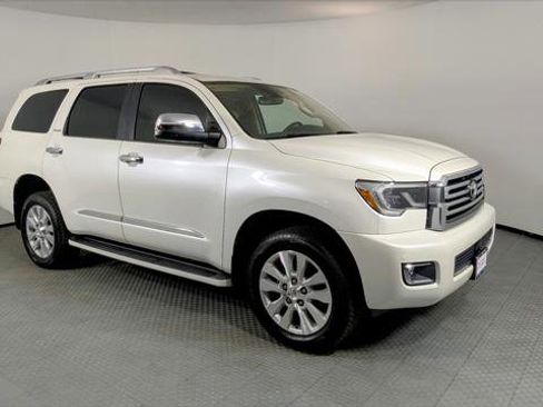 Used 2019 Toyota Sequoia Platinum image 8