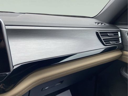 Used 2024 Volkswagen Atlas Cross Sport SE image 28