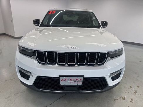 Used 2023 Jeep Grand Cherokee Limited AWD/4WD image 3