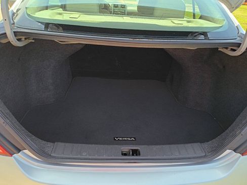 Used 2013 Nissan Versa SV FWD image 16