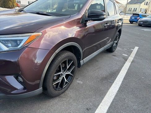 Used 2016 Toyota RAV4 SE image 3