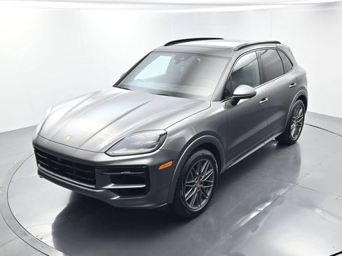 Certified 2025 Porsche Cayenne AWD/4WD image 30