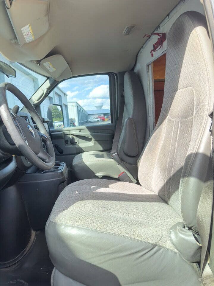 Used 2011 Chevrolet Express 3500 Extended RWD image 12