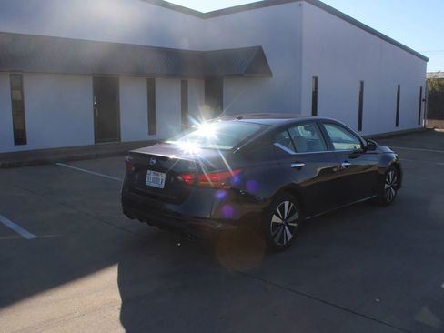 Used 2019 Nissan Altima 2.5 SV image 4