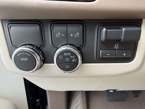 Used 2025 GMC Yukon Denali w/ Advanced Technology Package RWD image 20
