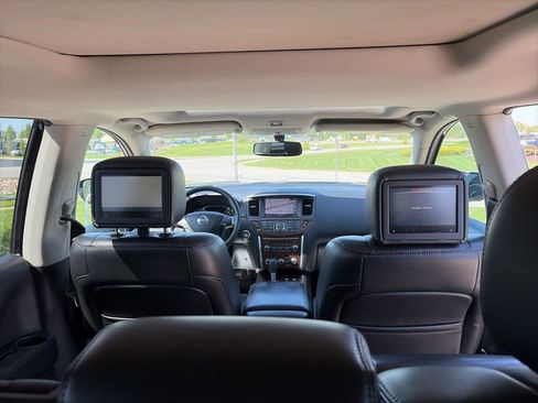 Used 2017 Nissan Pathfinder Platinum w/ Family Entertainment Package image 44