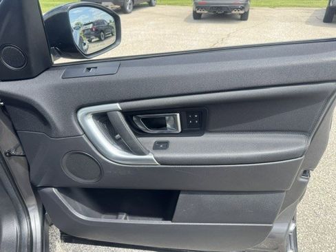 Used 2018 Land Rover Discovery Sport HSE AWD/4WD image 38