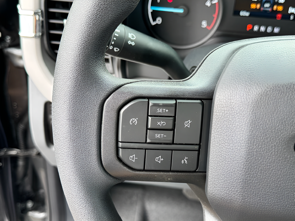 Used 2025 Ford F250 XL RWD image 16