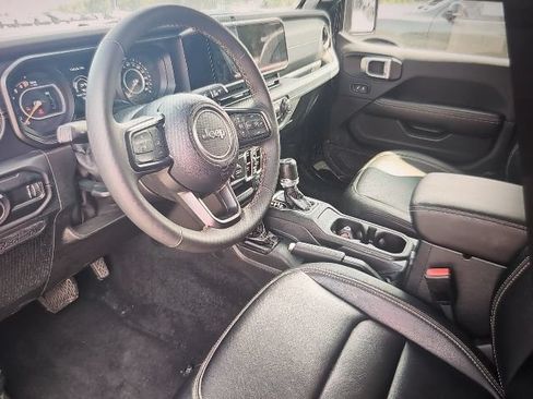 Used 2024 Jeep Gladiator Sport w/ Premium Package AWD/4WD image 8