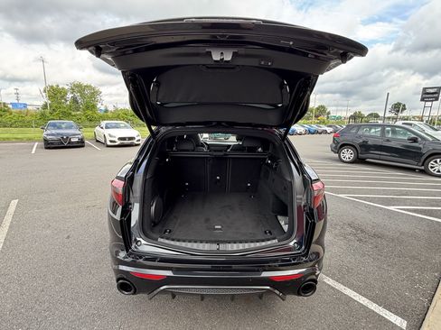 Used 2023 Alfa Romeo Stelvio Estrema AWD/4WD image 46