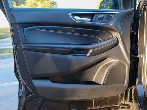 Used 2019 Ford Edge Titanium image 12