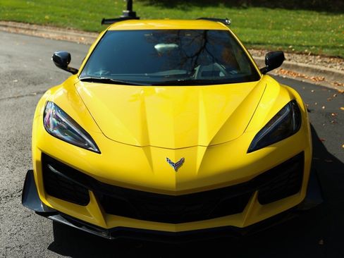 Used 2025 Chevrolet Corvette Z06 w/ Chrome Exterior Badge Package image 18