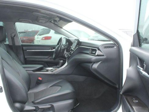 Used 2022 Toyota Camry SE image 11